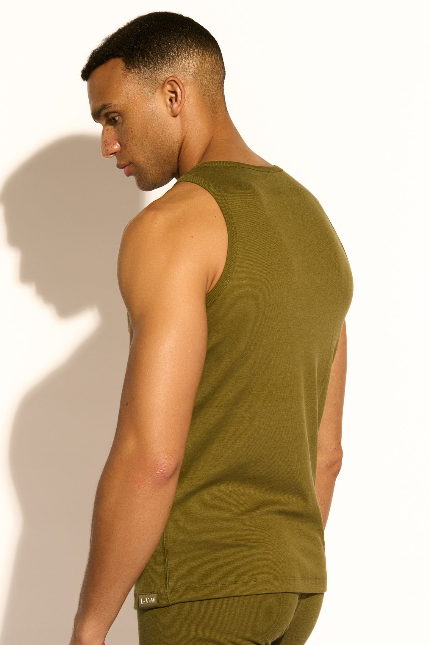 ESSENTIAL TANK TOP REGULAR FIT - OLIVE
