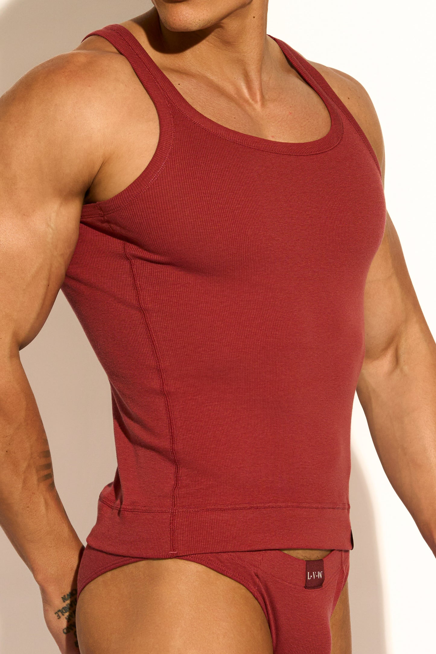 ESSENTIAL TANK TOP MODERN FIT - BRANDY SNIFTER