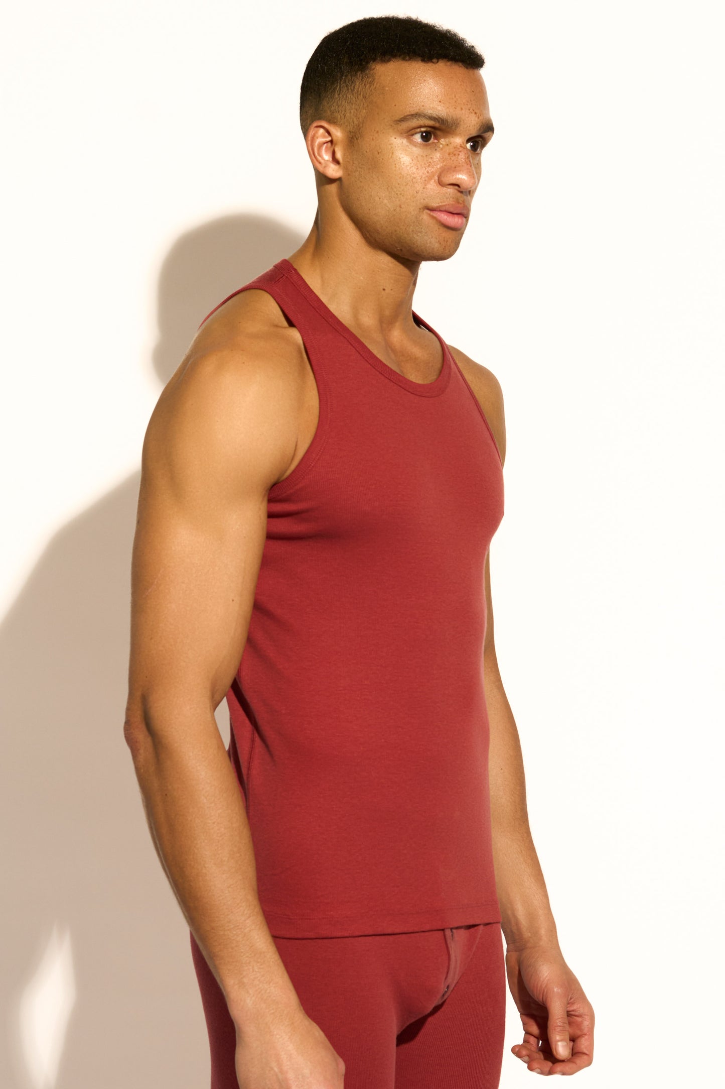 ESSENTIAL TANK TOP REGULAR FIT - BRANDY SNIFTER