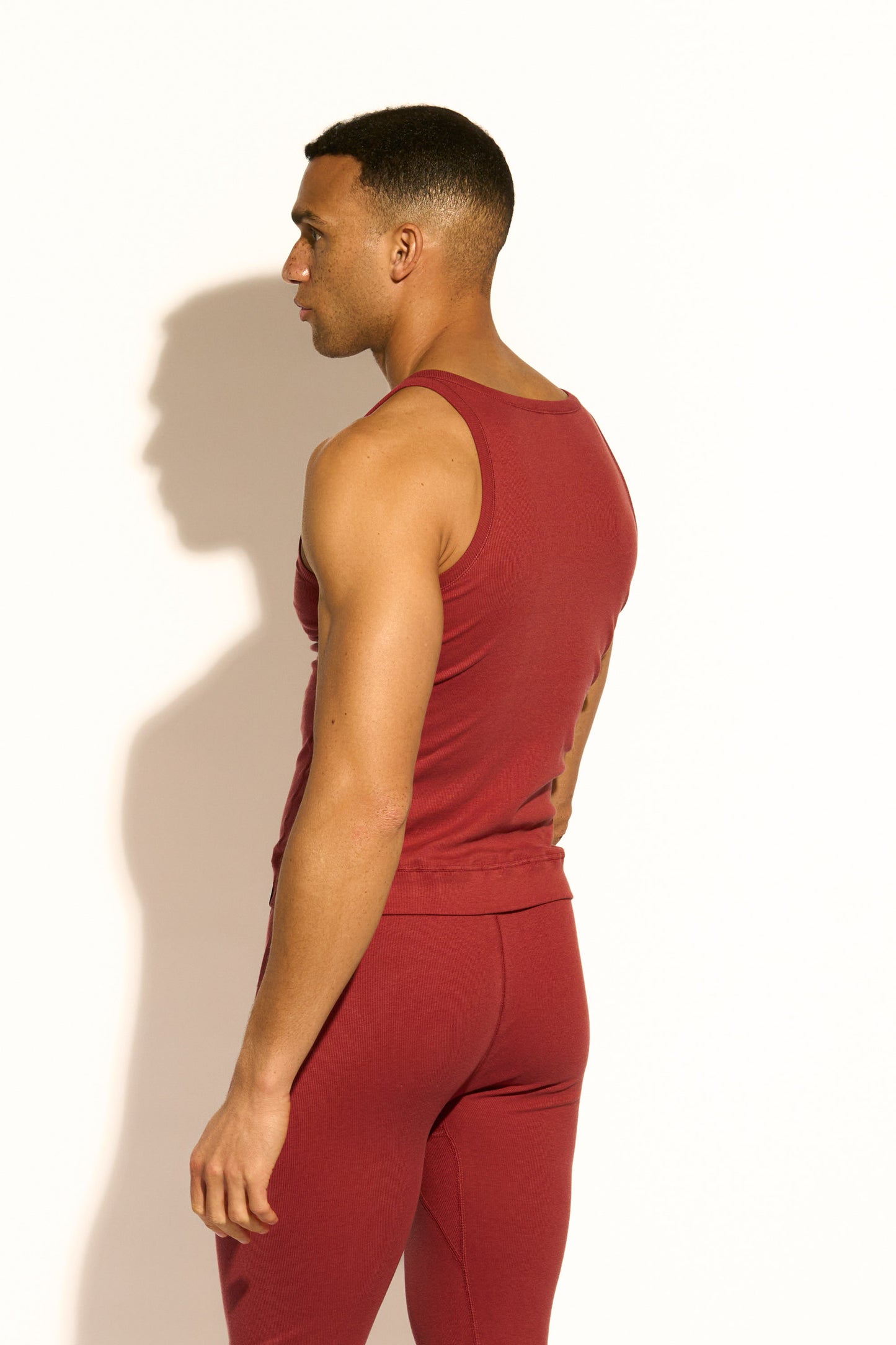 ESSENTIAL TANK TOP MODERN FIT - BRANDY SNIFTER