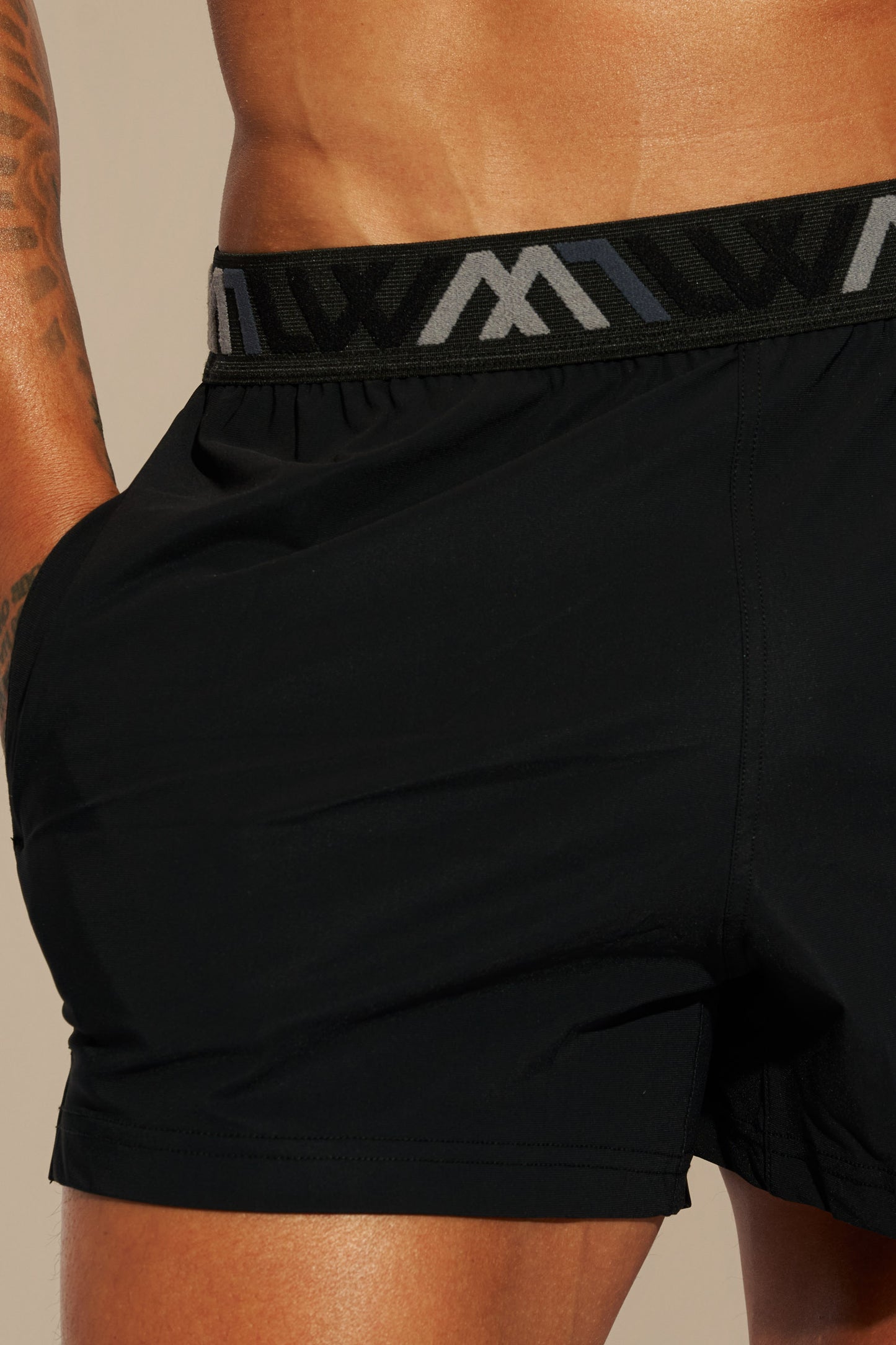 SIGNATURE SWIM SHORT - BLACK