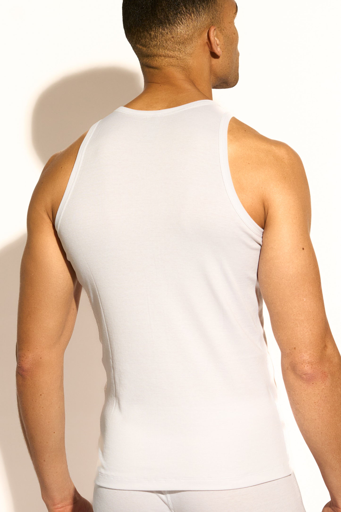 ESSENTIAL TANK TOP REGULAR FIT - WHITE