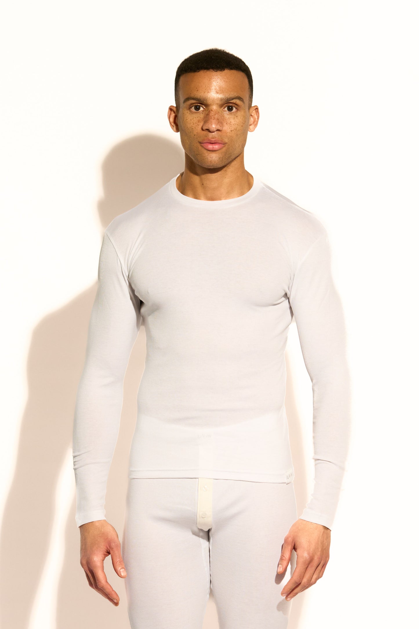 ESSENTIAL LONG SLEEVE TEE - WHITE