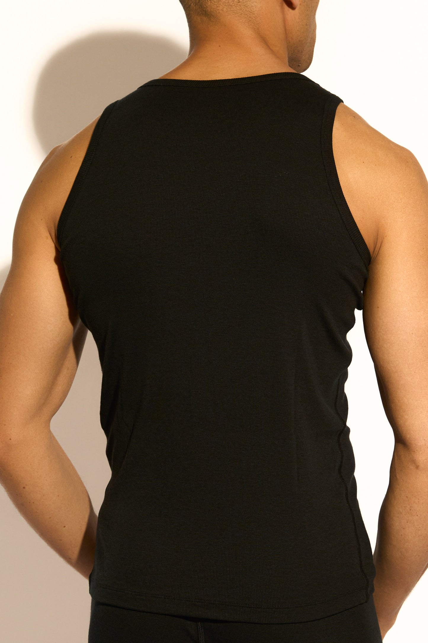 ESSENTIAL TANK TOP REGULAR FIT - BLACK