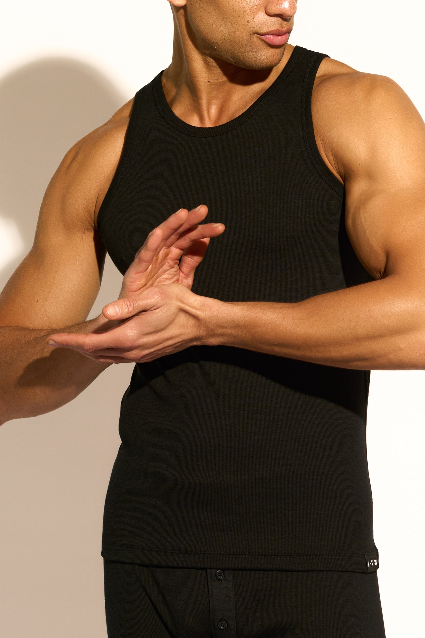 ESSENTIAL TANK TOP REGULAR FIT - BLACK