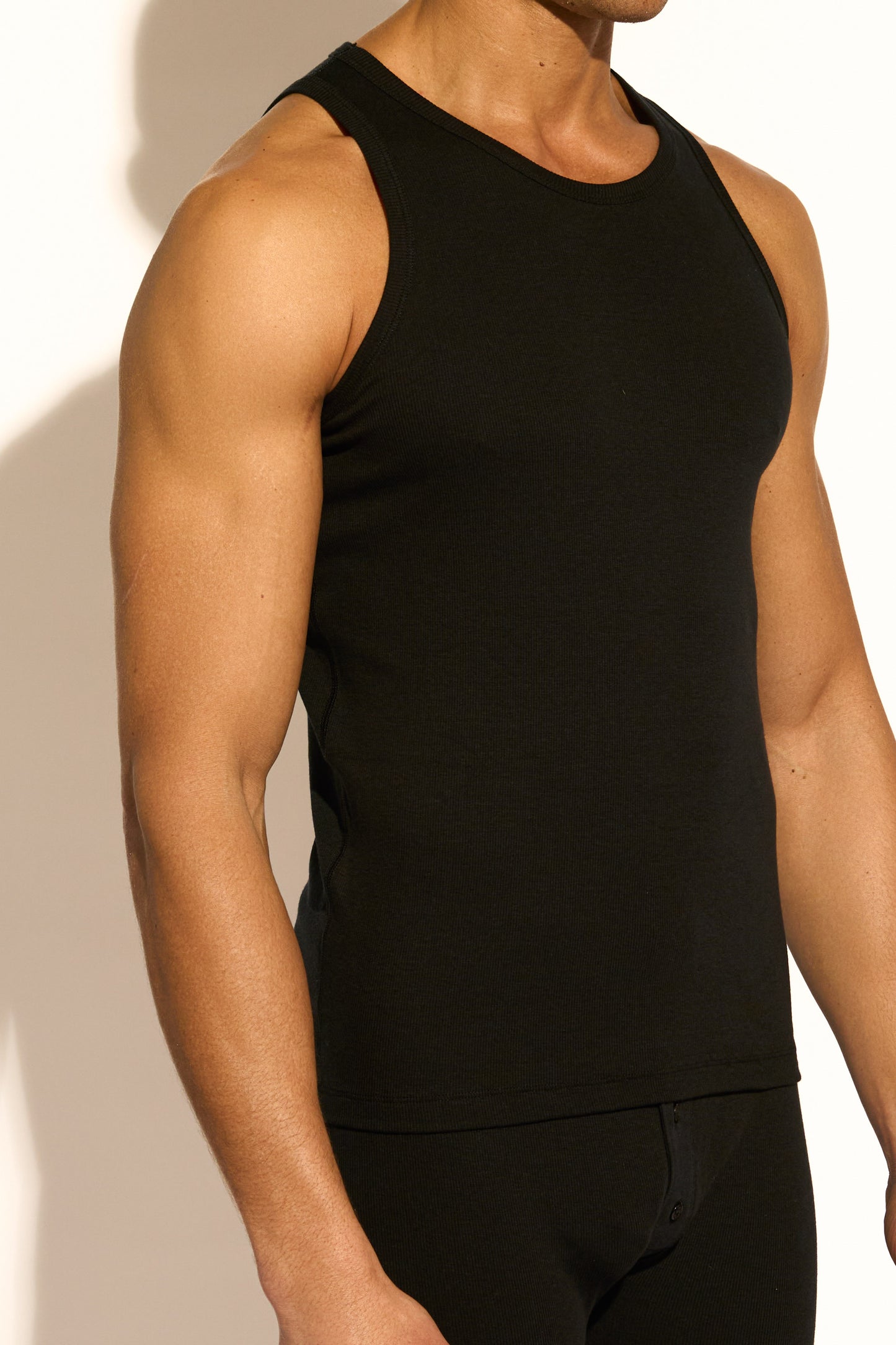 ESSENTIAL TANK TOP REGULAR FIT - BLACK