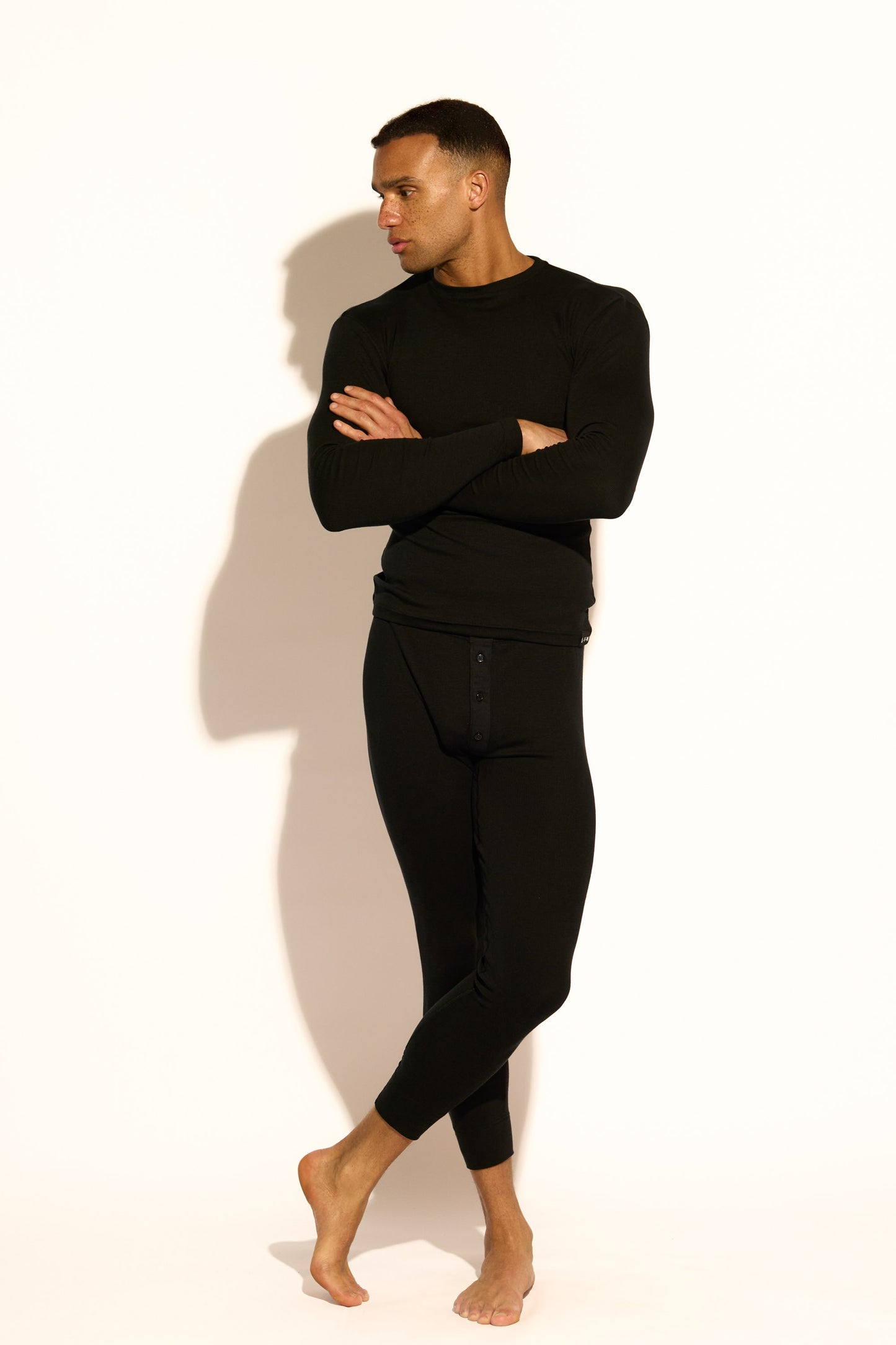 ESSENTIAL LONG SLEEVE TEE - BLACK