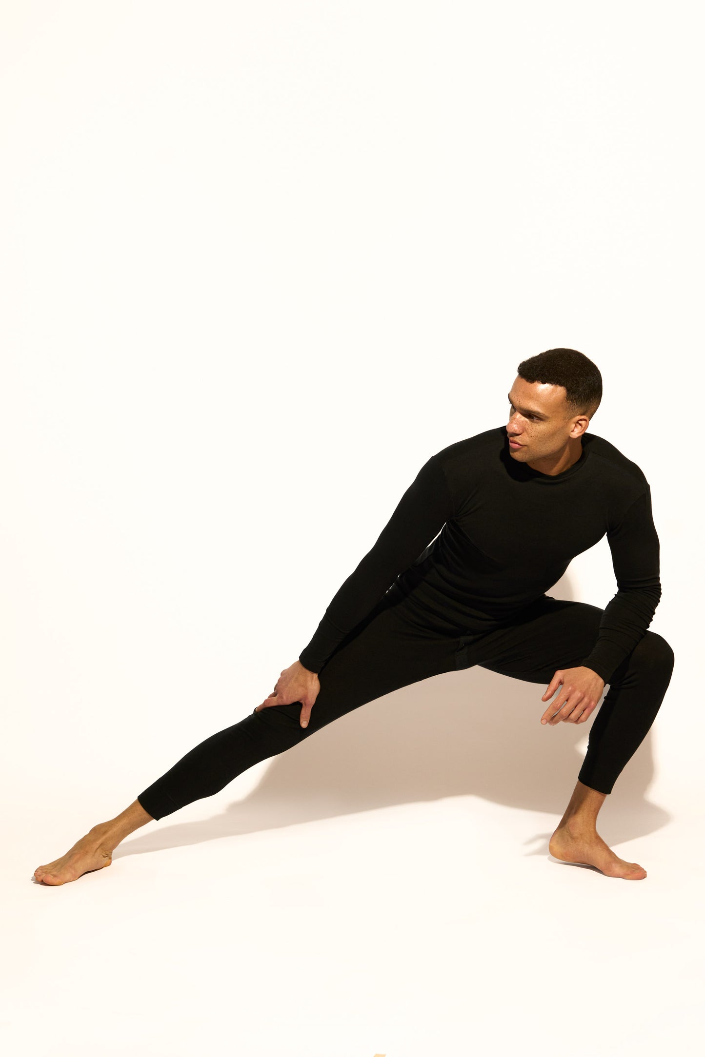 ESSENTIAL LONG SLEEVE TEE - BLACK