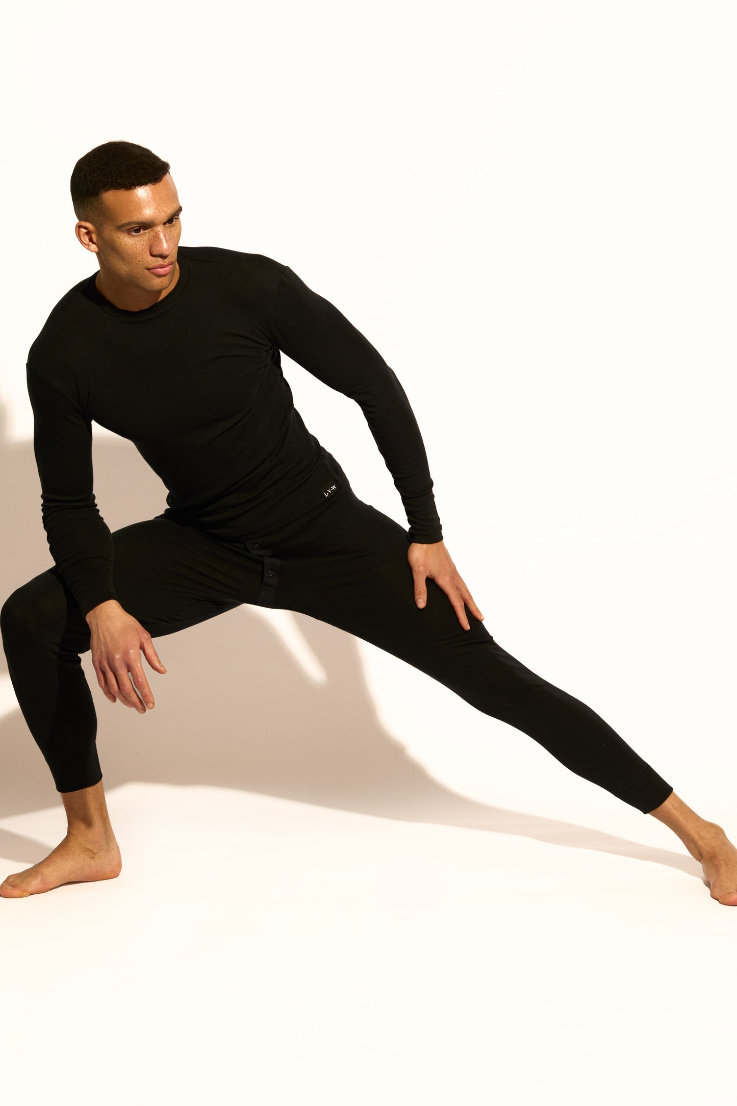 ESSENTIAL LONG SLEEVE TEE - BLACK