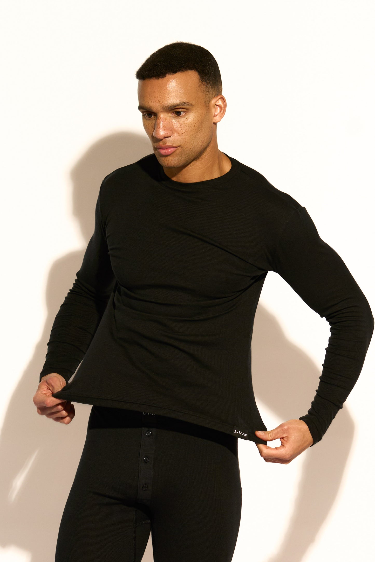 ESSENTIAL LONG SLEEVE TEE - BLACK