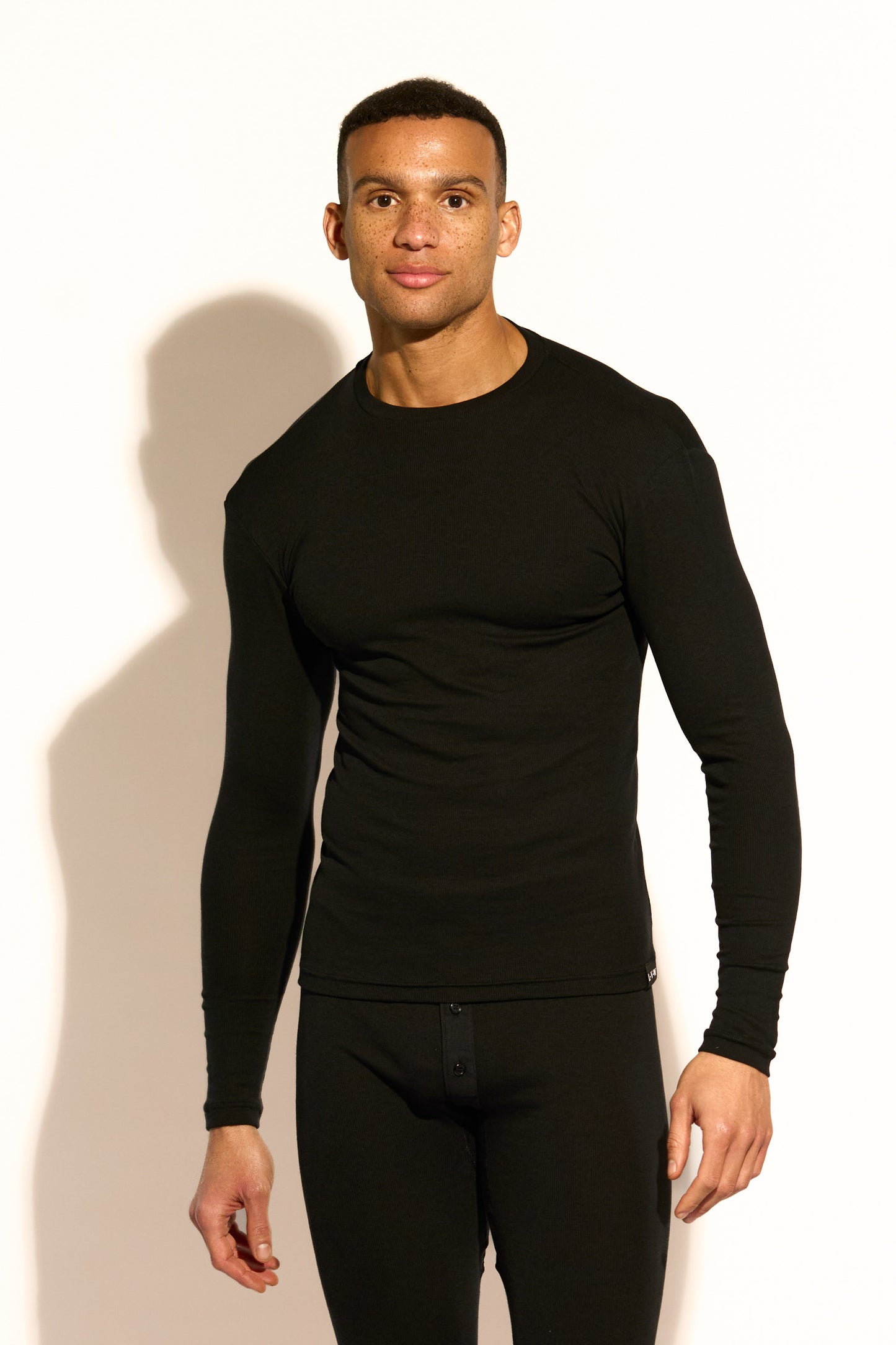 ESSENTIAL LONG SLEEVE TEE - BLACK