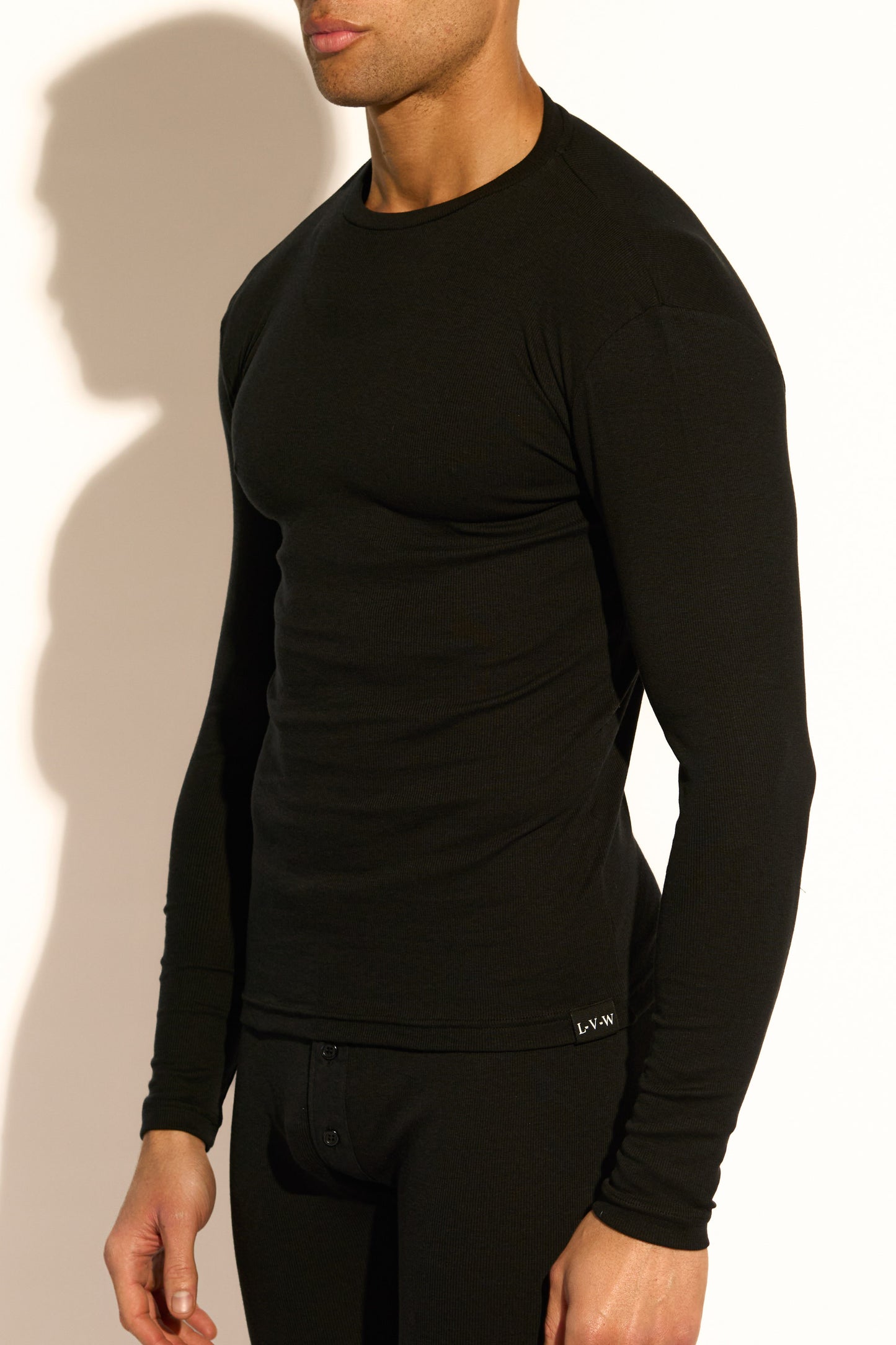 ESSENTIAL LONG SLEEVE TEE - BLACK