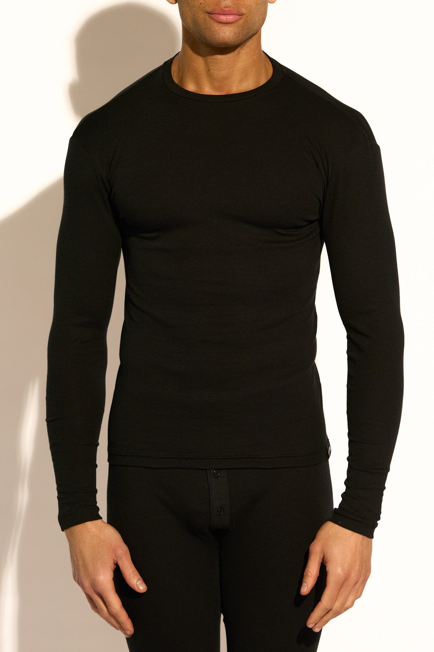 ESSENTIAL LONG SLEEVE TEE - BLACK