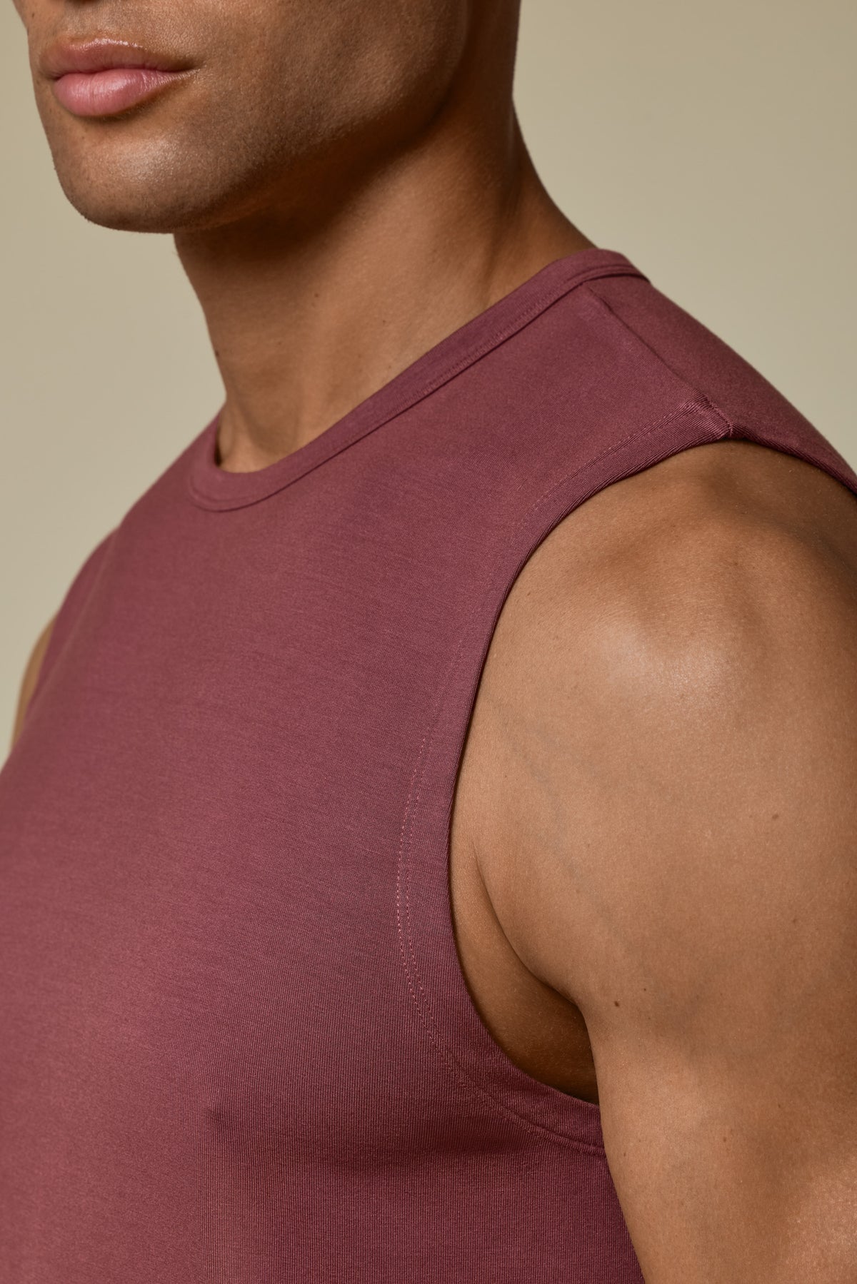 SECOND SKIN NO-SLEEVE SHIRT - HOT CHOCOLATE