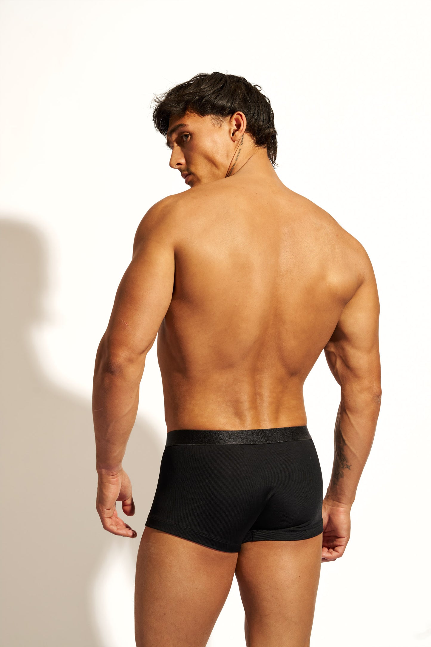 GOLD TRUNK CONTOUR - BLACK