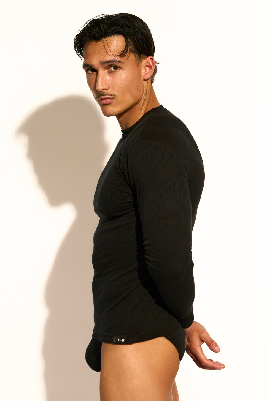 ESSENTIAL LONG SLEEVE TEE - BLACK