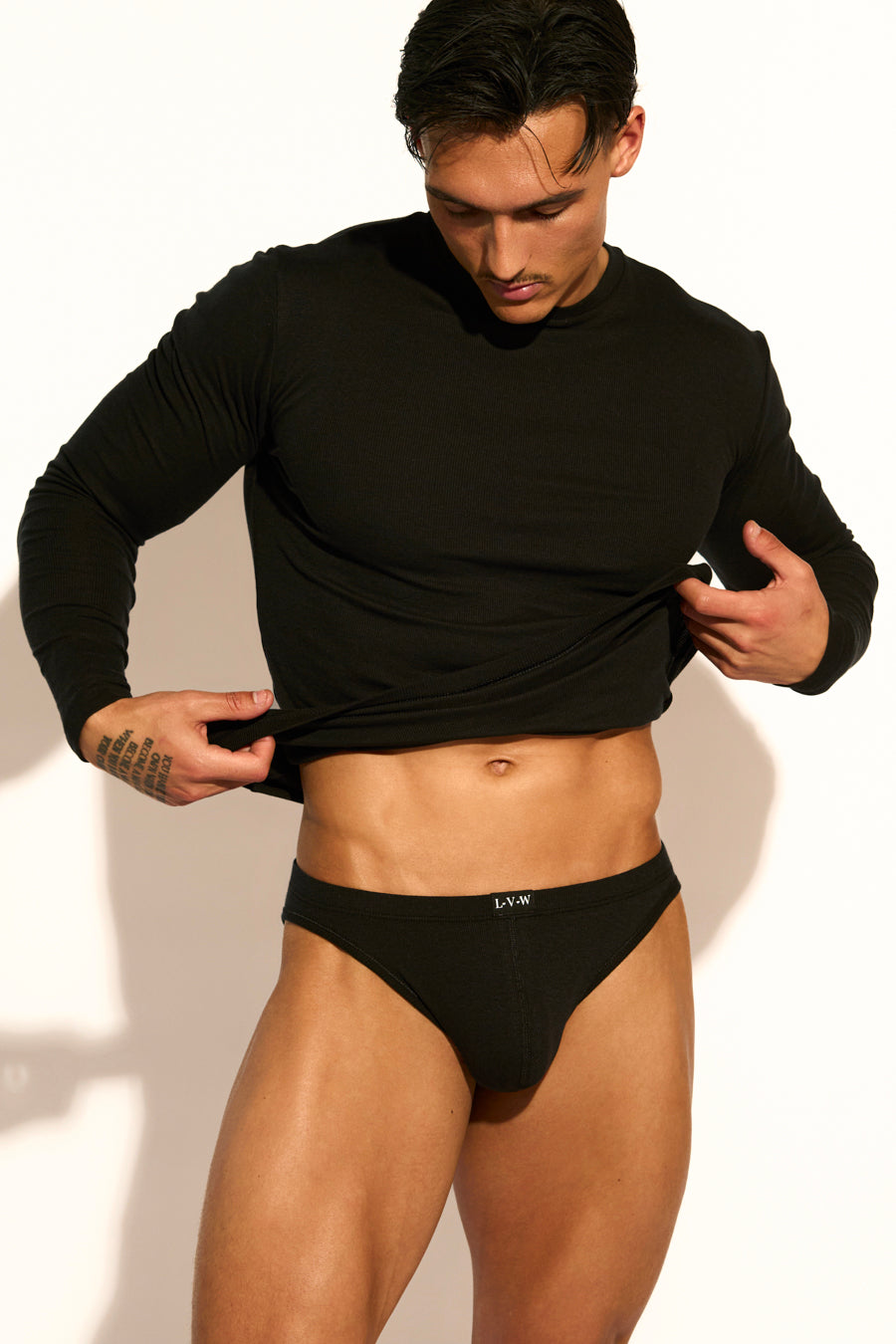 ESSENTIAL LONG SLEEVE TEE - BLACK