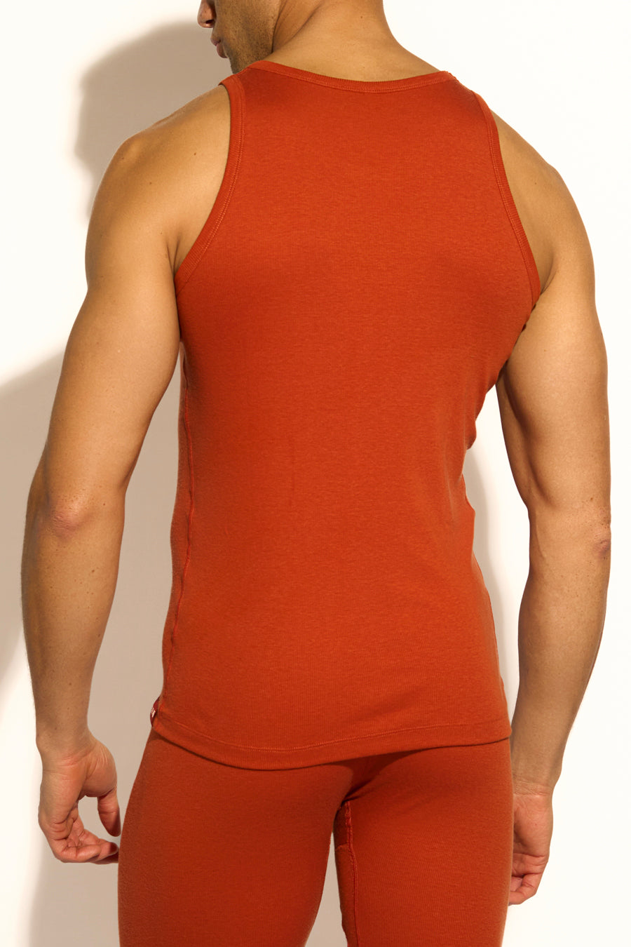 ESSENTIAL TANK TOP REGULAR FIT - CINNAMON