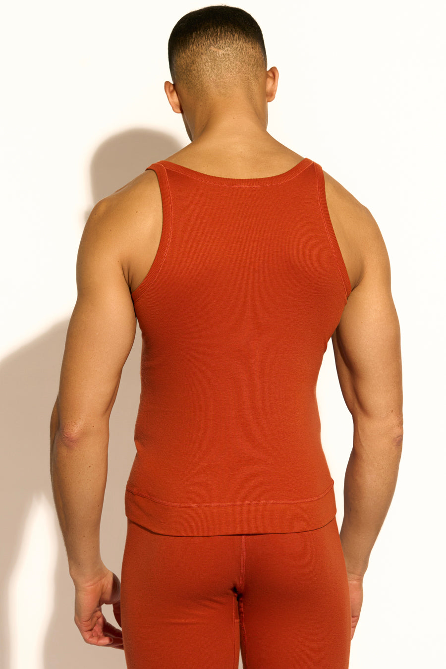 ESSENTIAL TANK TOP MODERN FIT - CINNAMON
