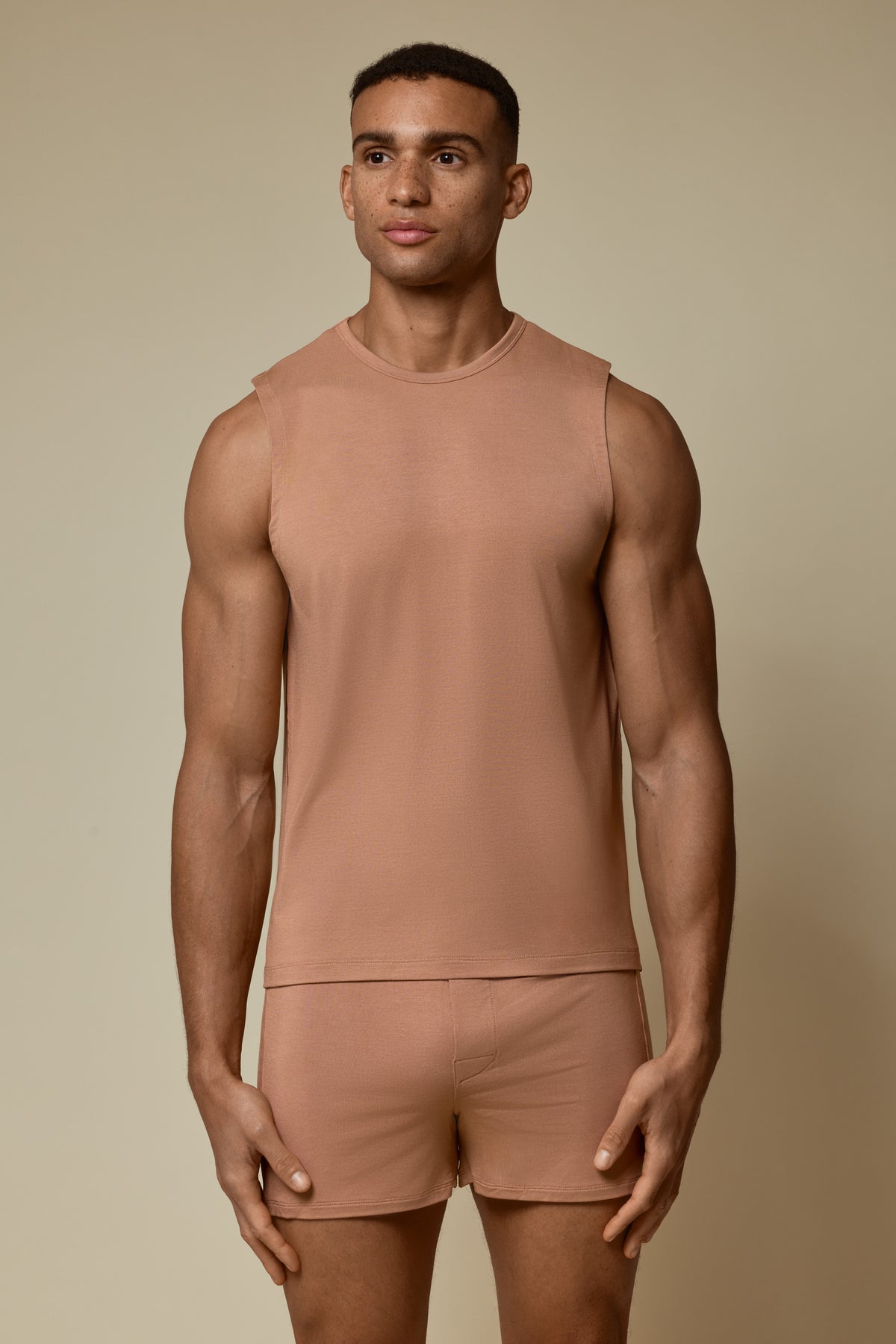 SECOND SKIN NO-SLEEVE SHIRT - MOCHA