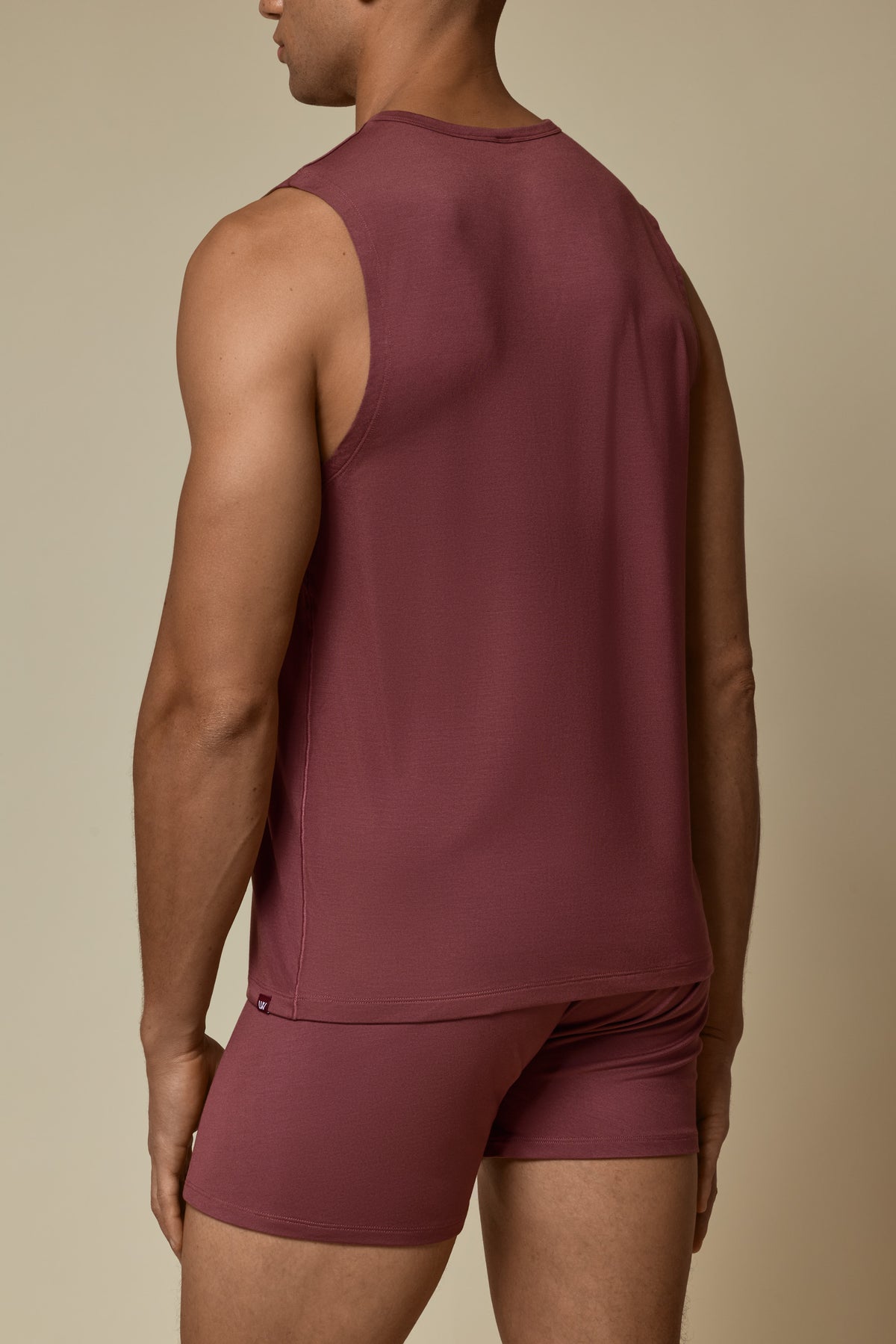 SECOND SKIN NO-SLEEVE SHIRT - HOT CHOCOLATE