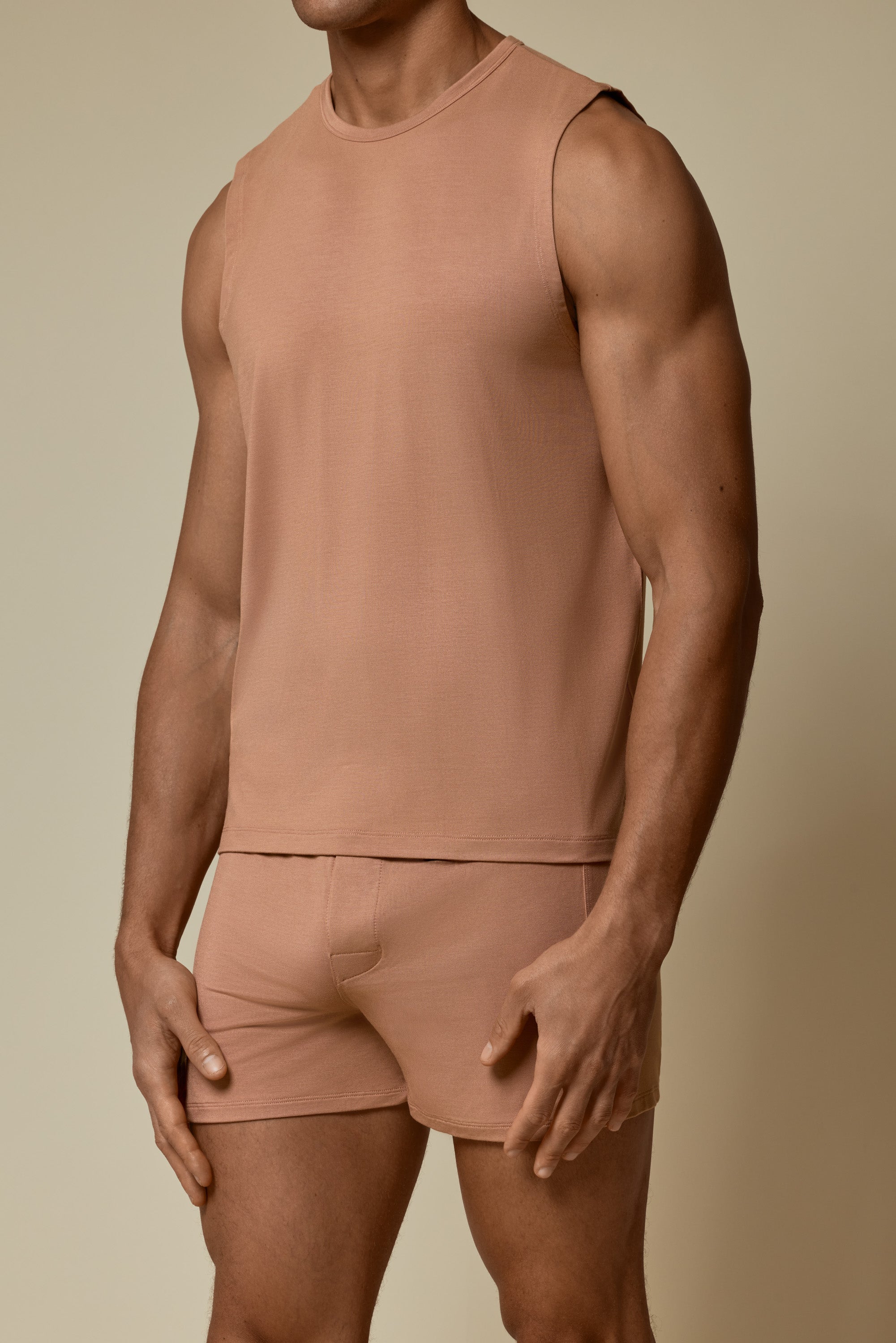SECOND SKIN NO-SLEEVE SHIRT - MOCHA
