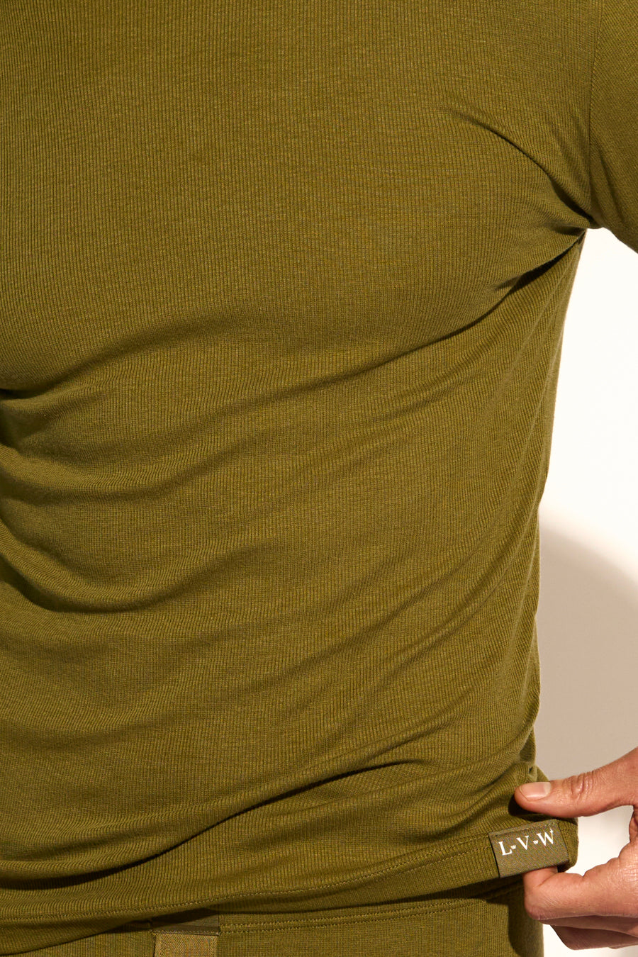 ESSENTIAL LONG SLEEVE TEE - OLIVE