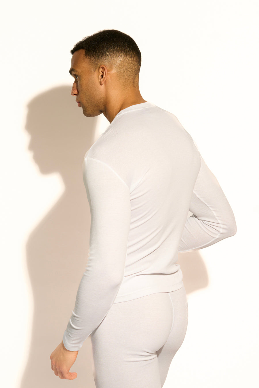 ESSENTIAL LONG SLEEVE TEE - WHITE
