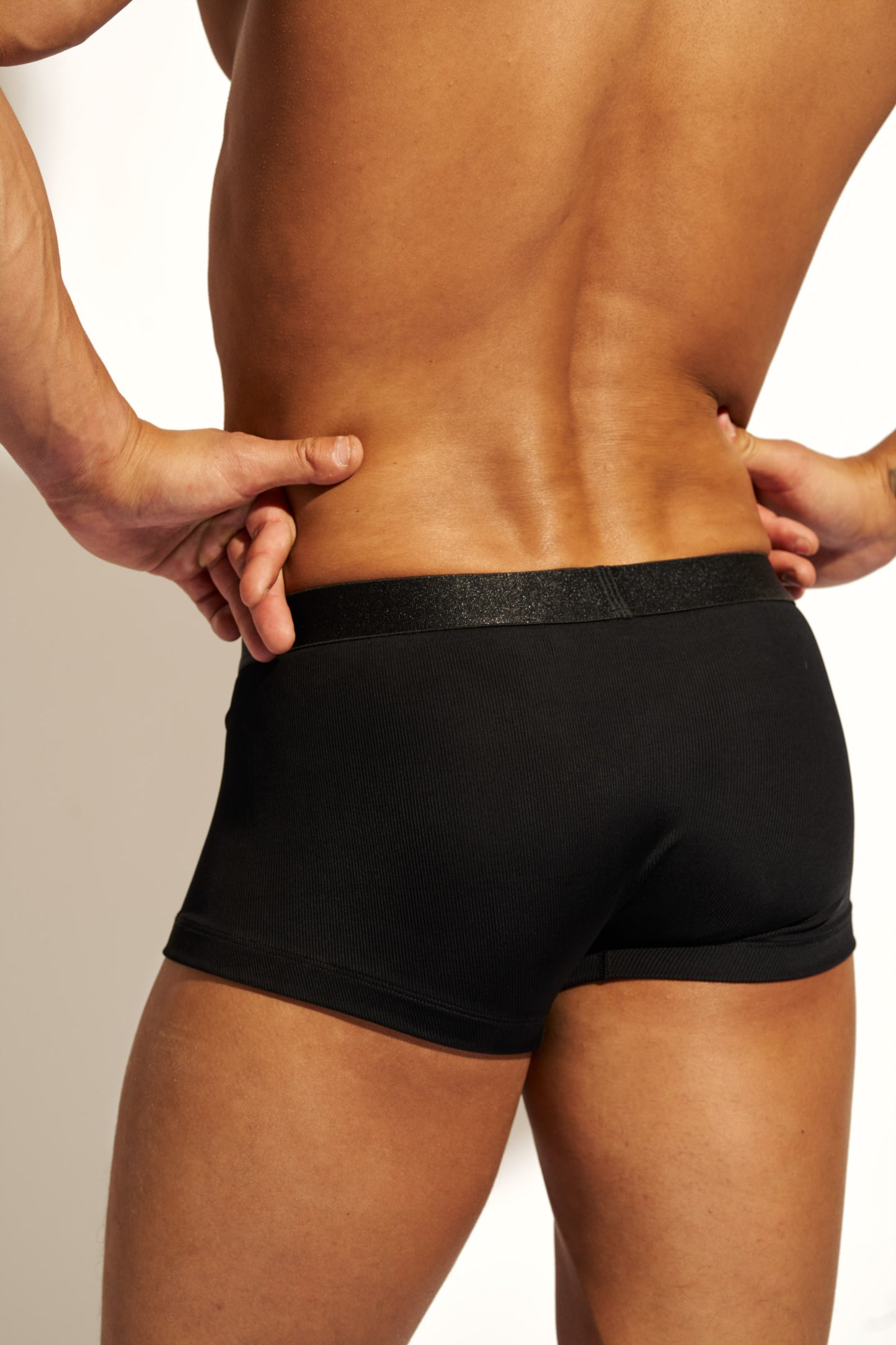 GOLD TRUNK CONTOUR - BLACK